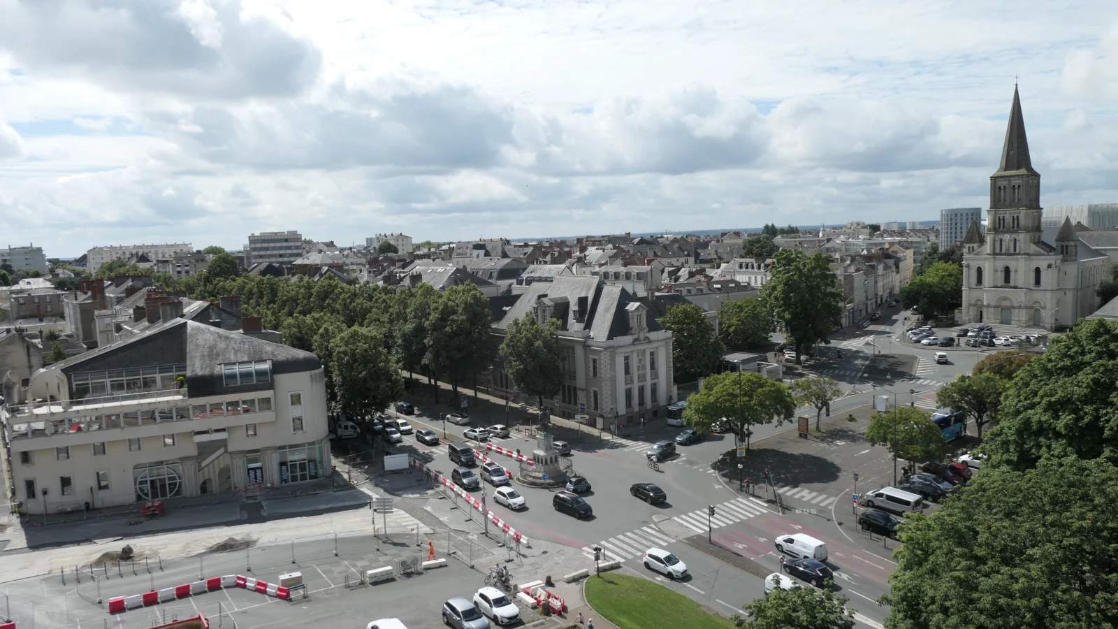 Les places Kennedy et de l’Académie vues depuis le château d’Angers