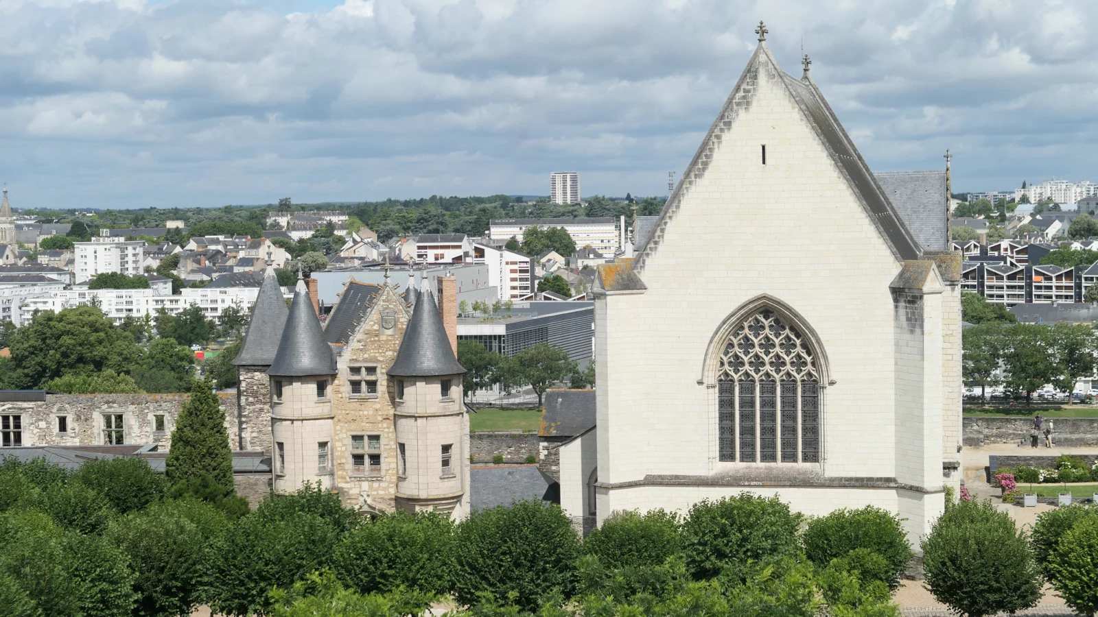 Le châtelet et la chapelle du château d’Angers