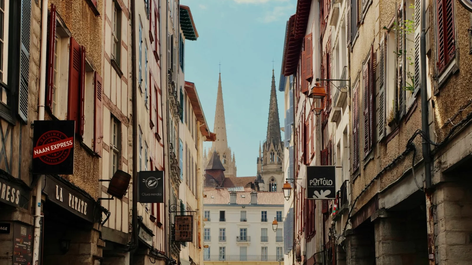 Accompagnement des entreprises Rues et architecture du centre historique de Bayonne