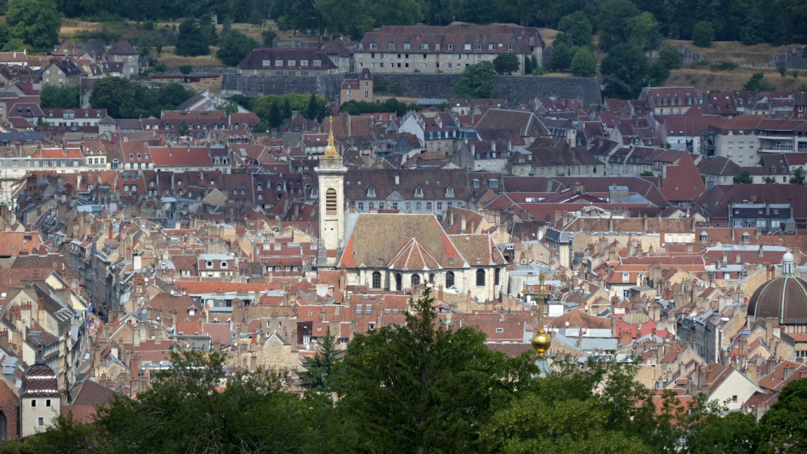 Accompagnement des entreprises Vue du centre de Besançon depuis la citadelle