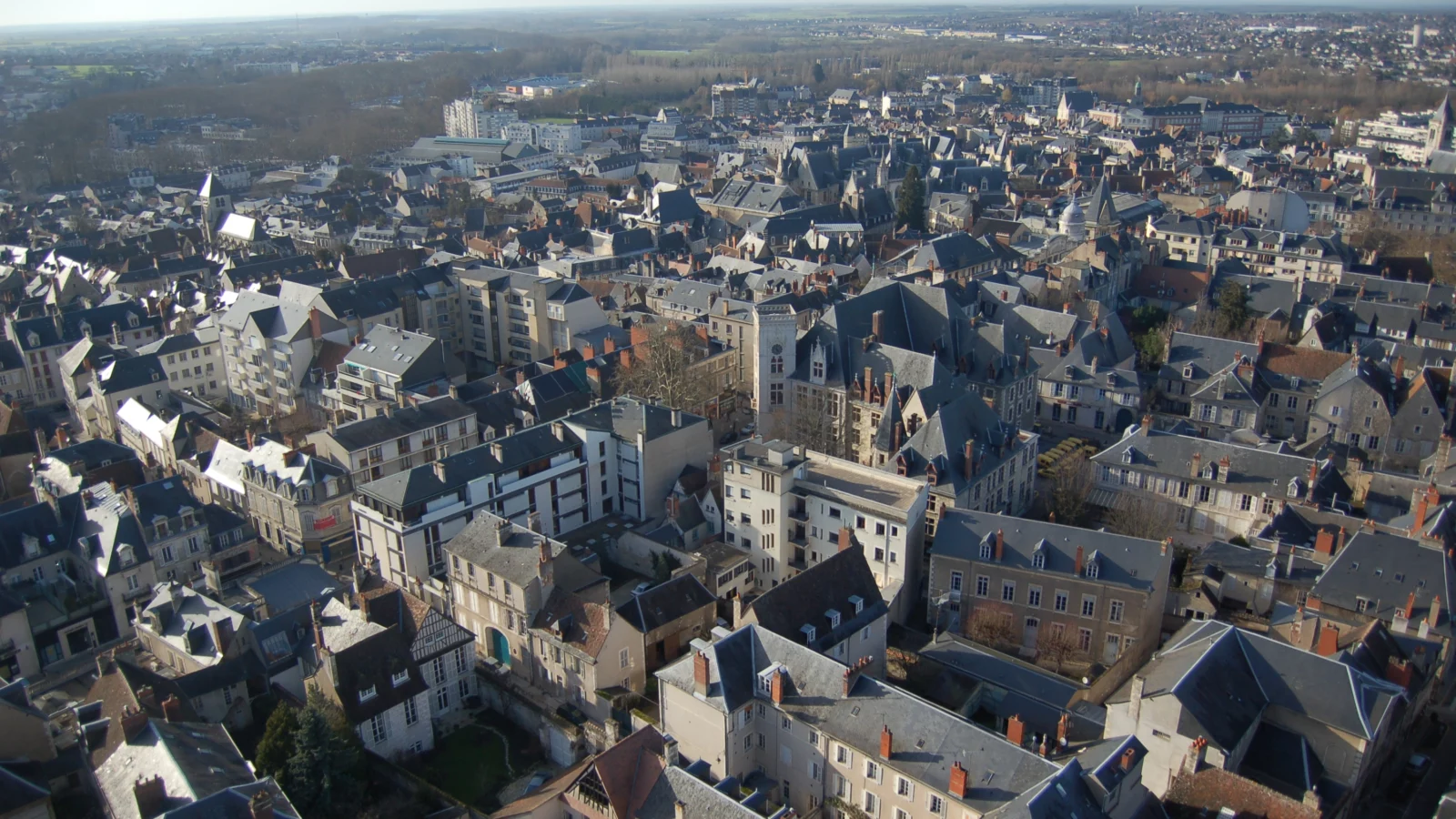 Les toits du centre de Bourges vus depuis la cathédrale