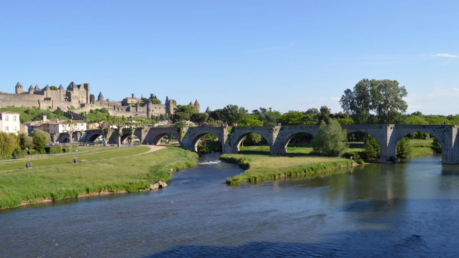 Accompagnement des entreprises Le Pont-Vieux et la cité fortifiée de Carcassonne