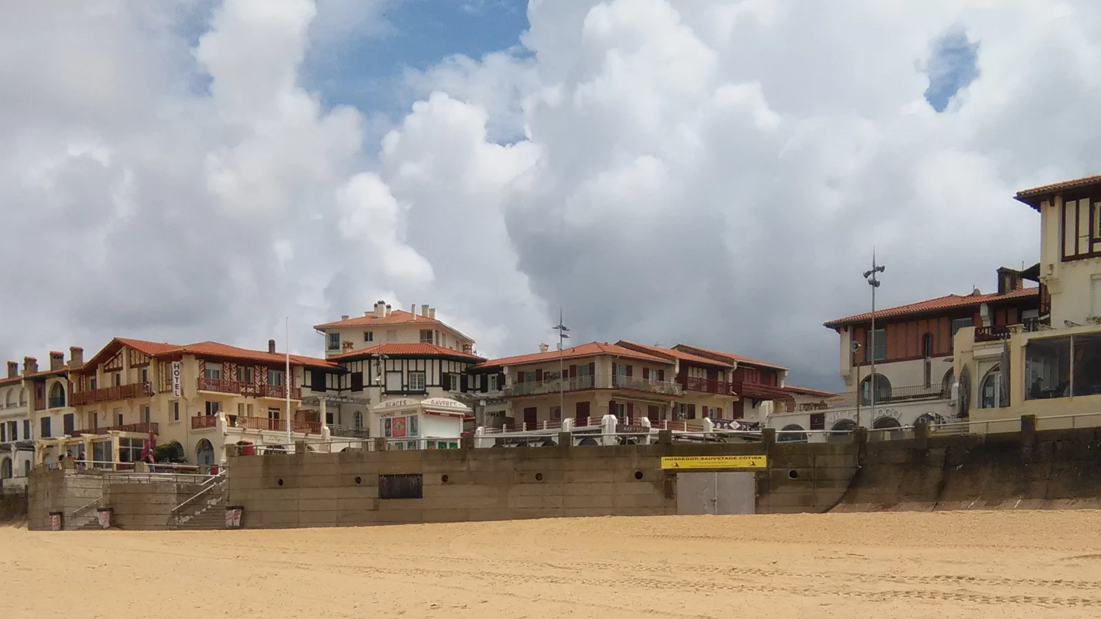 Les façades du front de mer à Soorts-Hossegor