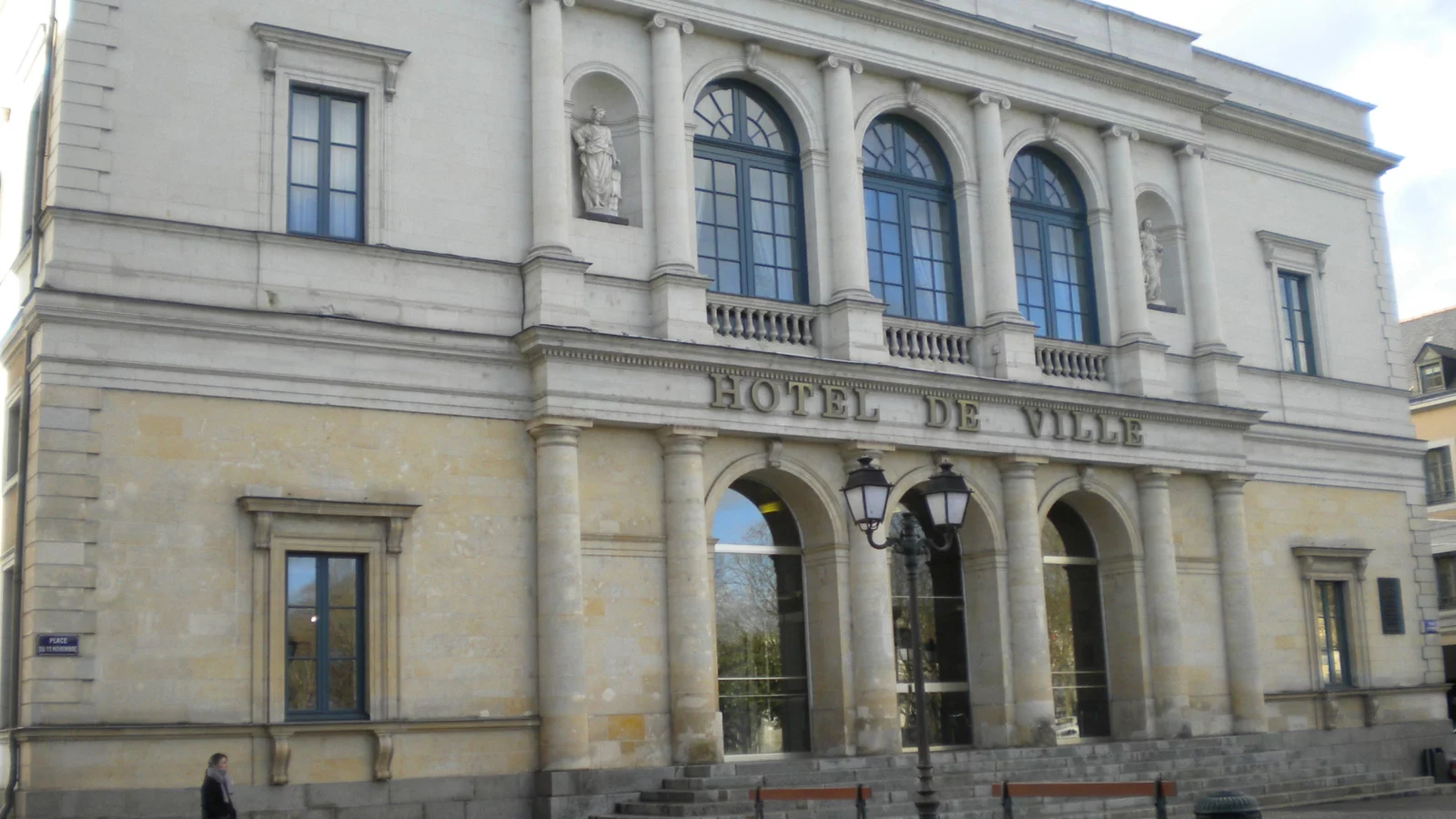 La façade de l’hôtel de ville de Laval