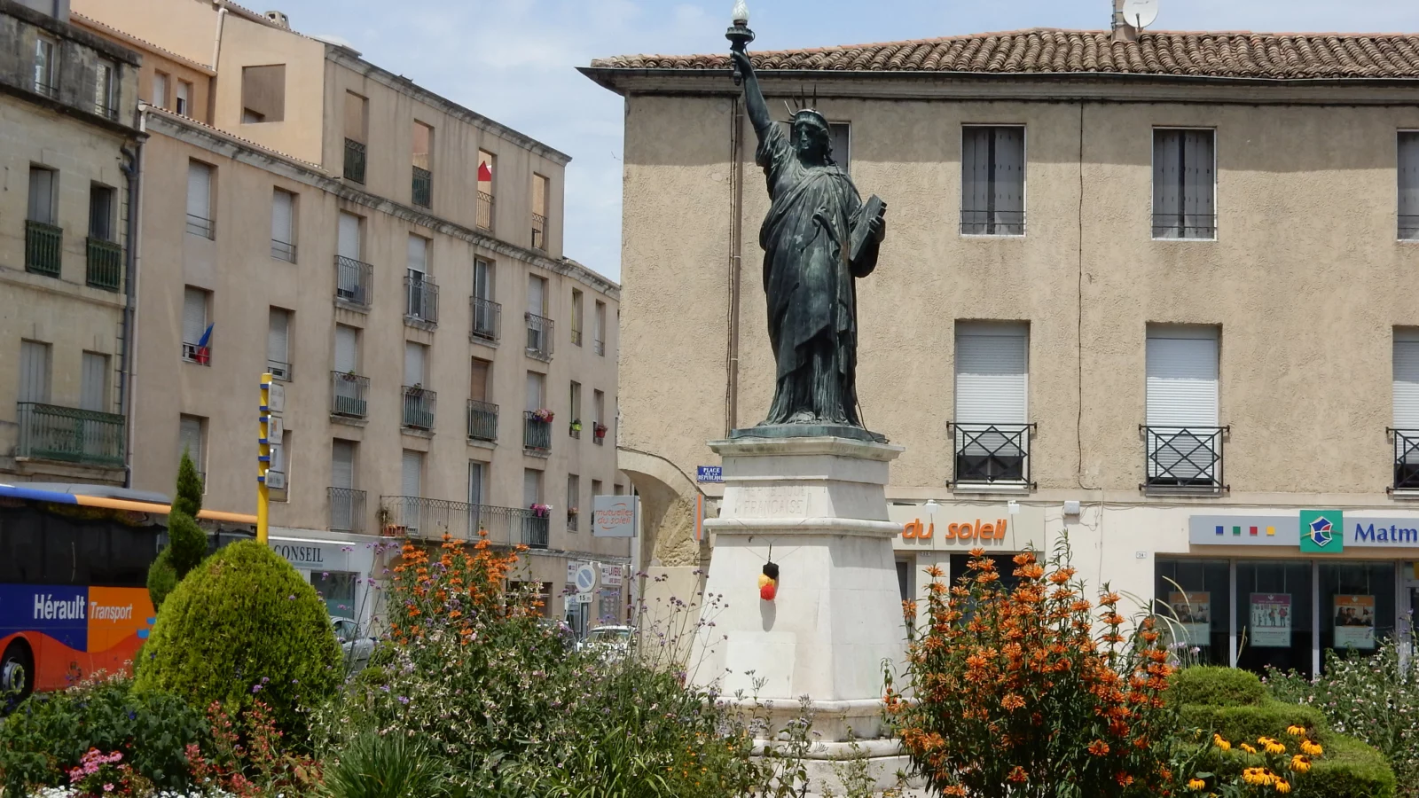 La statue de la Liberté dans le centre de Lunel