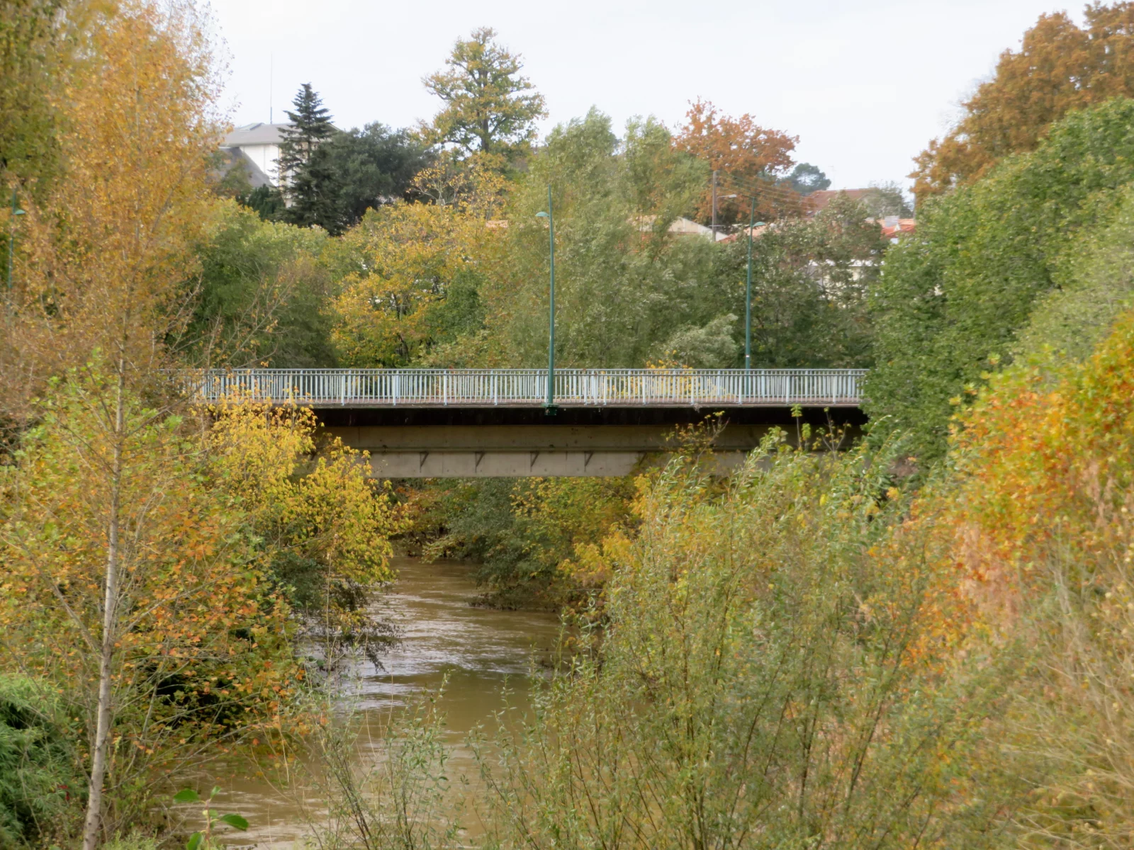 Le pont Saint-Louis à Mont-de-Marsan dans les Landes