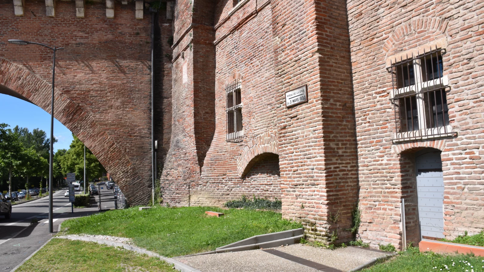 Création et suivi de sites internet Les maçonneries en briques au pied du Pont Vieux de Montauban