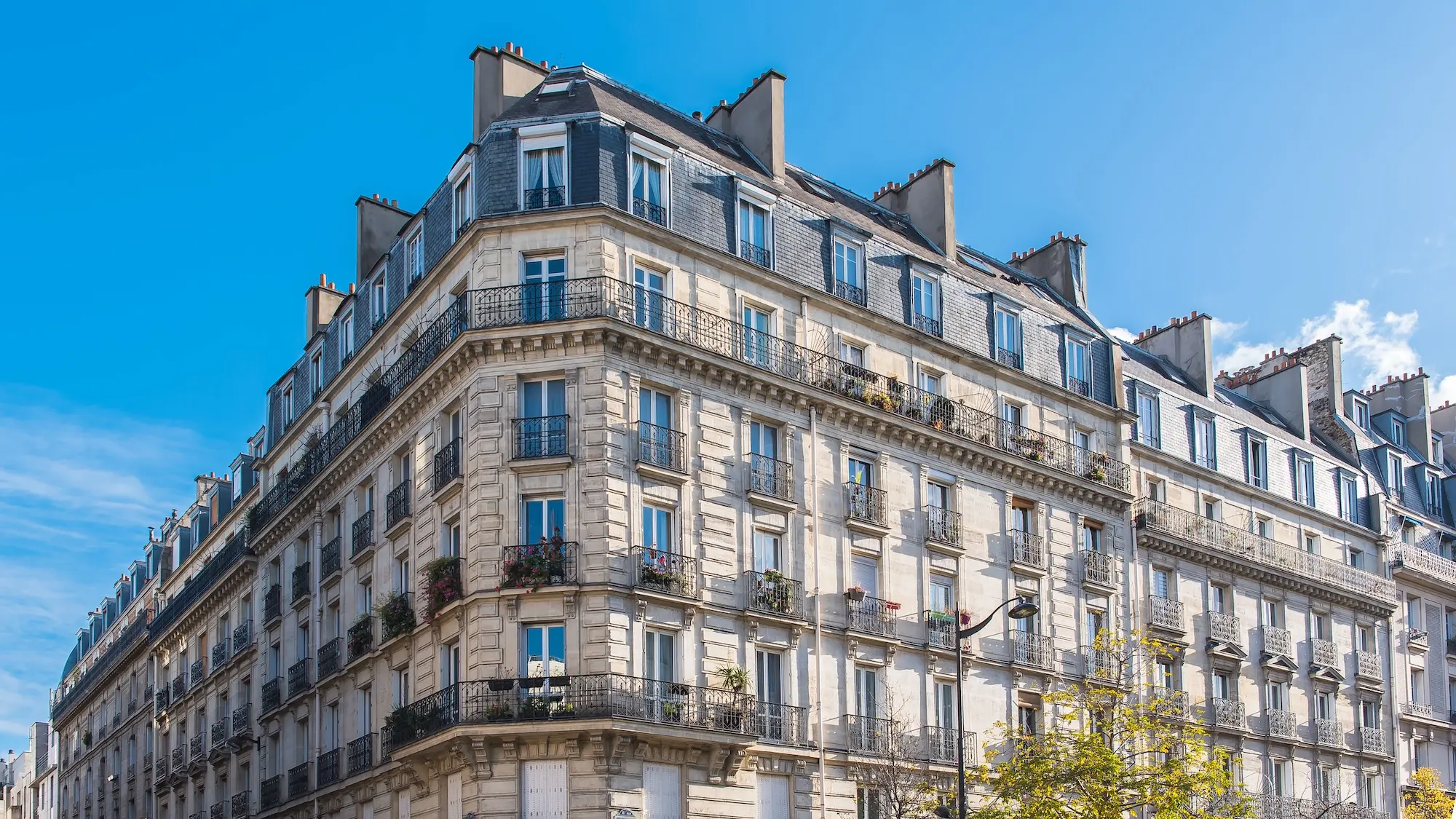 paris beautiful building in the center 2026 03 18 06 33 59 utc