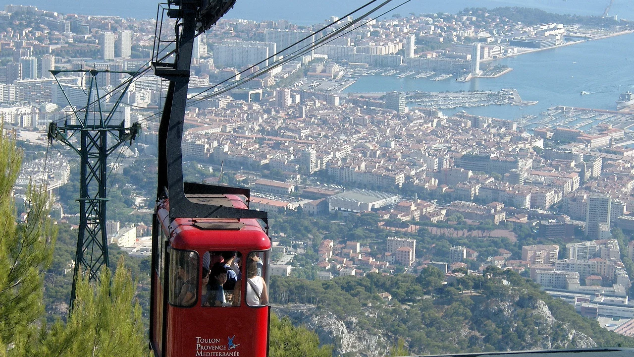 Téléphérique du mont Faron et vue sur Toulon Refonte de site internet à Toulon : simplifiez le contact
