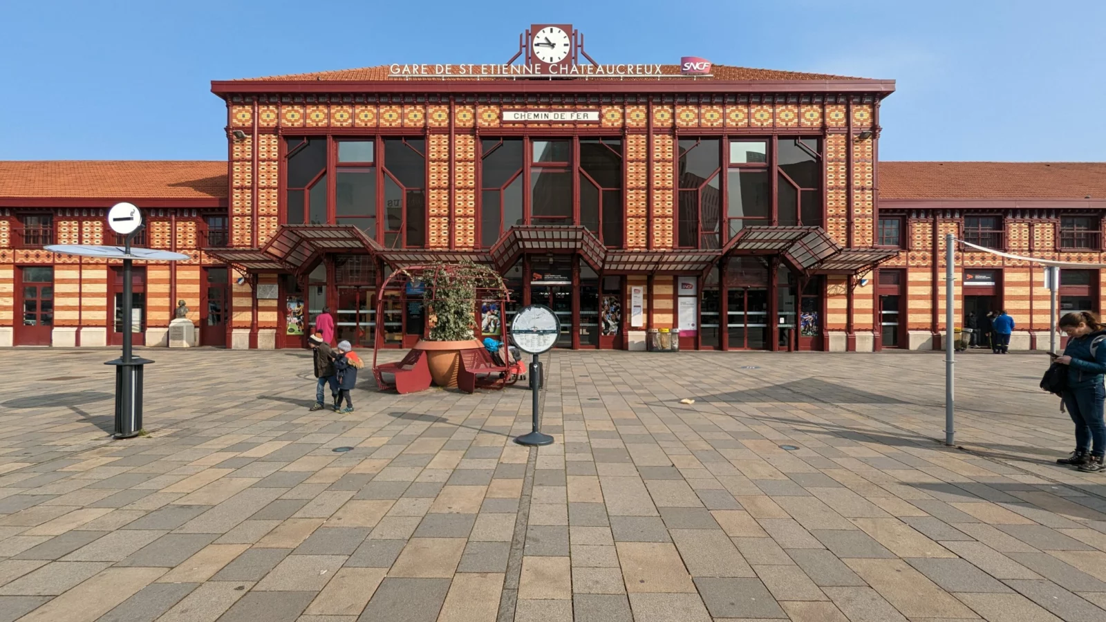 Création et suivi de sites internet Façade de la gare de Saint-Étienne Châteaucreux