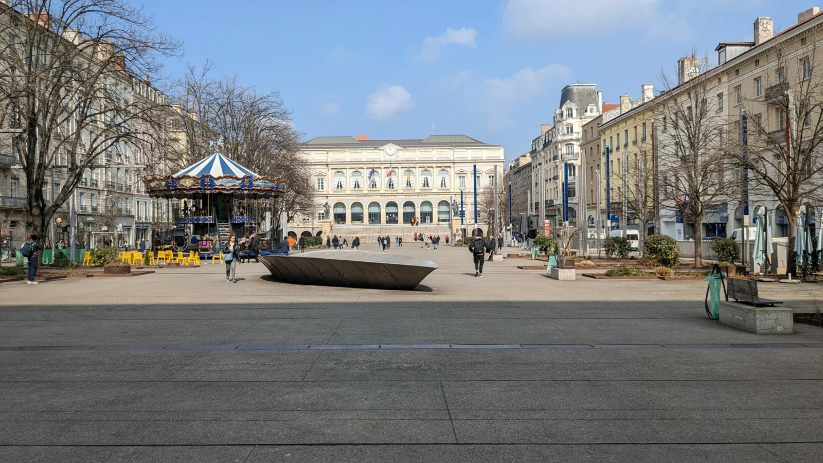 Accompagnement des entreprises La place de l’Hôtel-de-Ville à Saint-Étienne