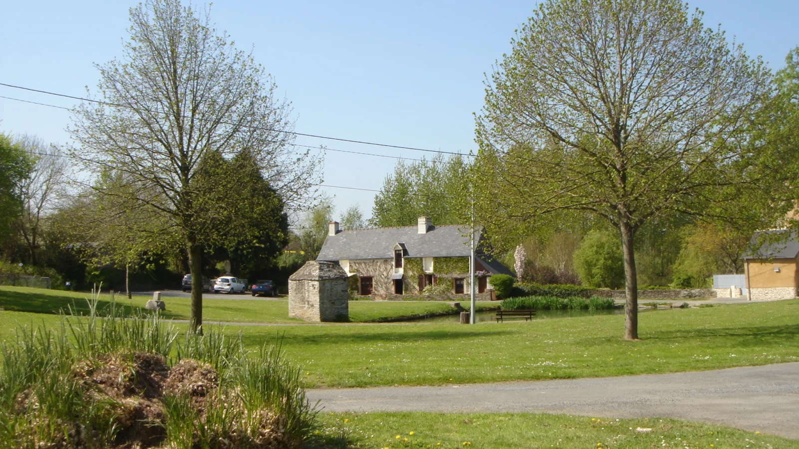 Création et suivi de sites internet Le hameau du Hutrel à Saint-Lô, vu depuis la Seigneurie