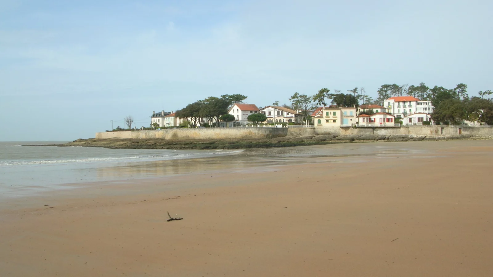 Accompagnement des entreprises La plage de Nauzan à Saint-Palais-sur-Mer au petit matin