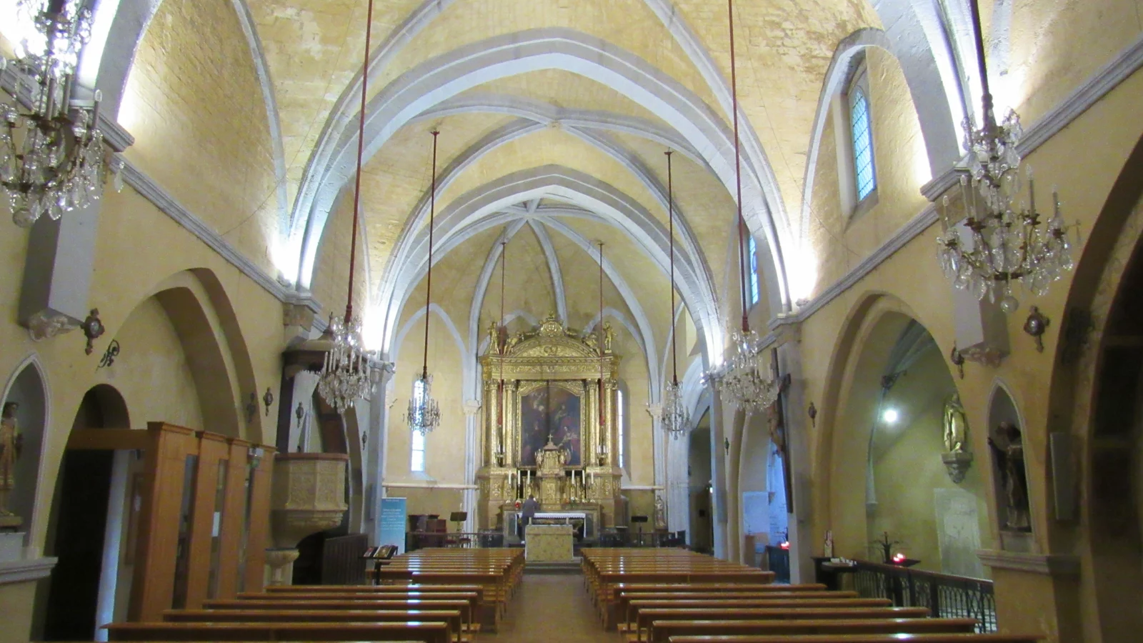 Création et suivi de sites internet La nef et le chœur de l’église Saint-Michel à Salon-de-Provence