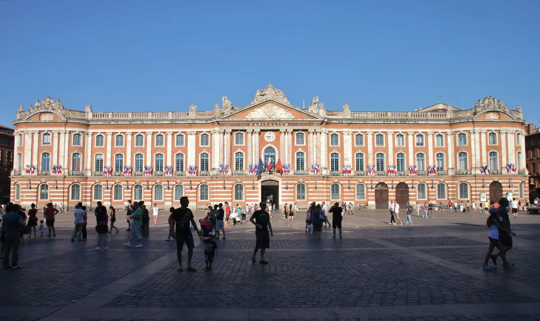 Accompagnement des entreprises La façade du Capitole de Toulouse, place du Capitole