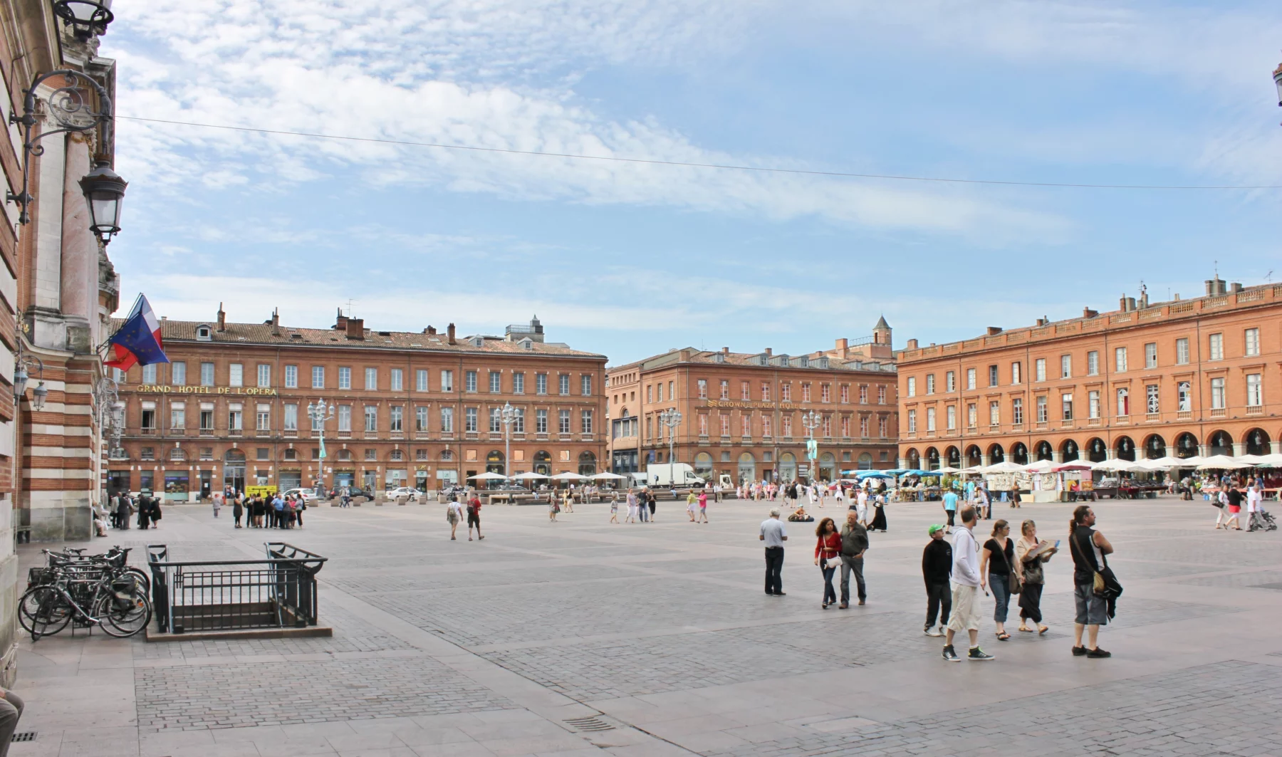 Création et suivi de sites internet La place du Capitole dans le centre de Toulouse