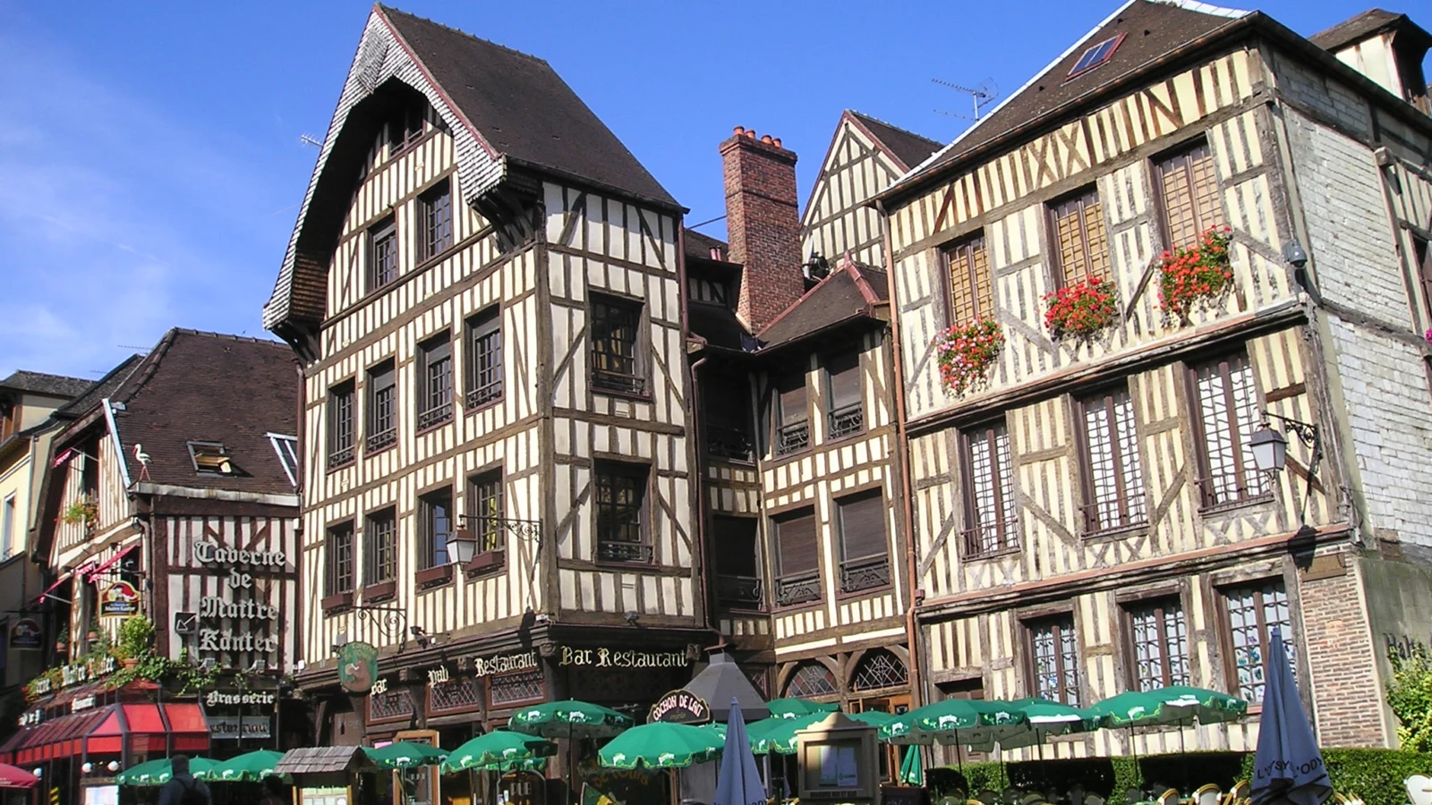 Accompagnement des entreprises Maisons à pans de bois dans le centre historique de Troyes