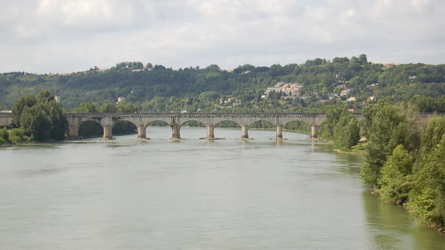 Création et suivi de sites internet Arches du pont-canal d’Agen au-dessus de la Garonne