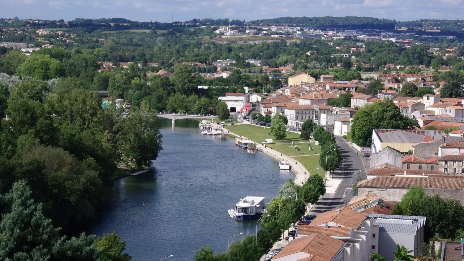 La Charente et le quartier de l’Houmeau vus des remparts d’Angoulême