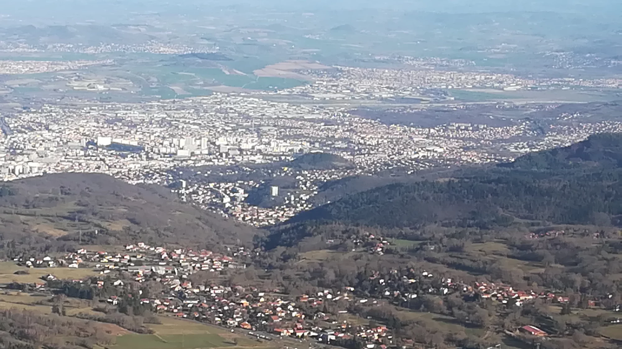 Clermont-Ferrand vue depuis le puy de Dôme, en Auvergne