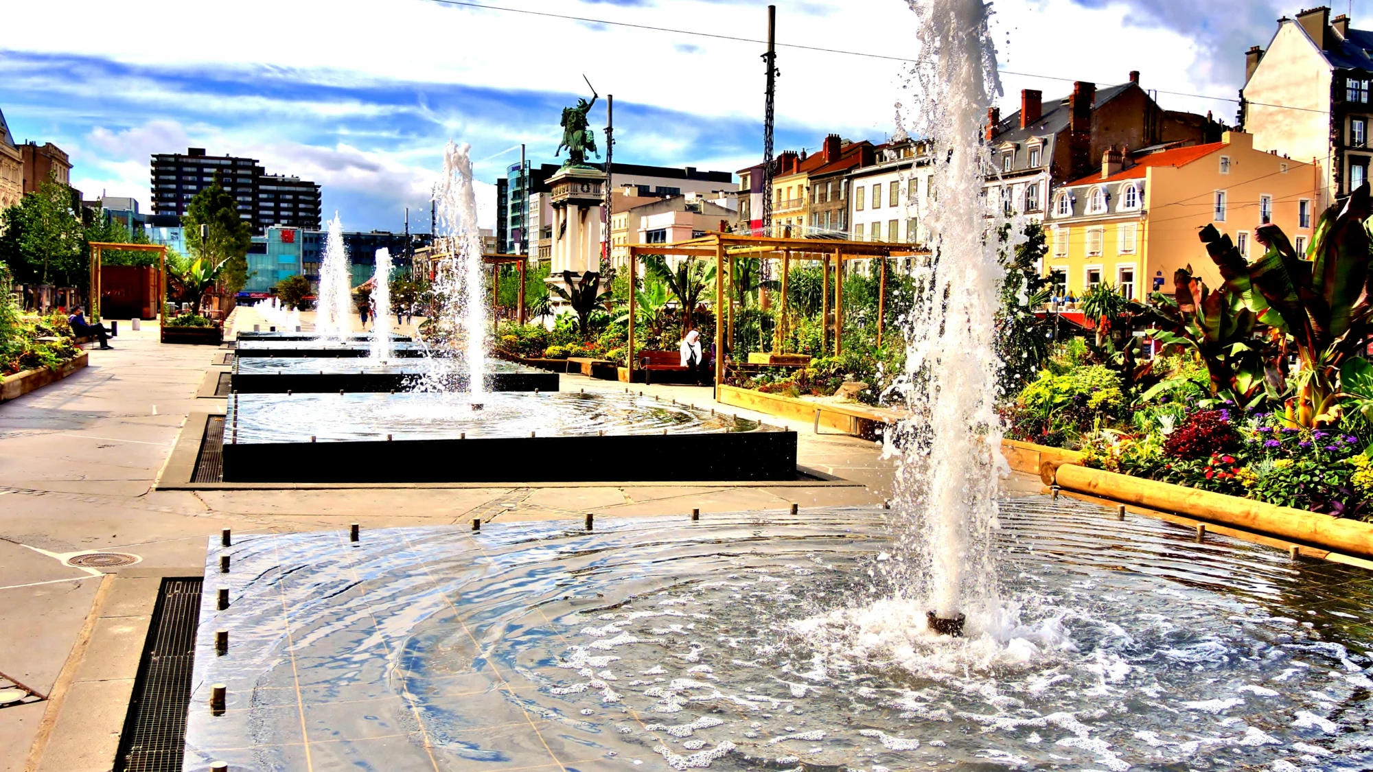 Accompagnement des entreprises Place de Jaude et façades du centre de Clermont-Ferrand