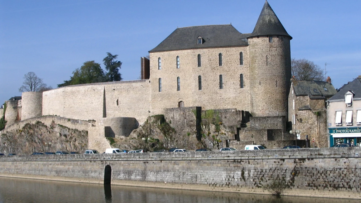 Vue sur le château de Mayenne