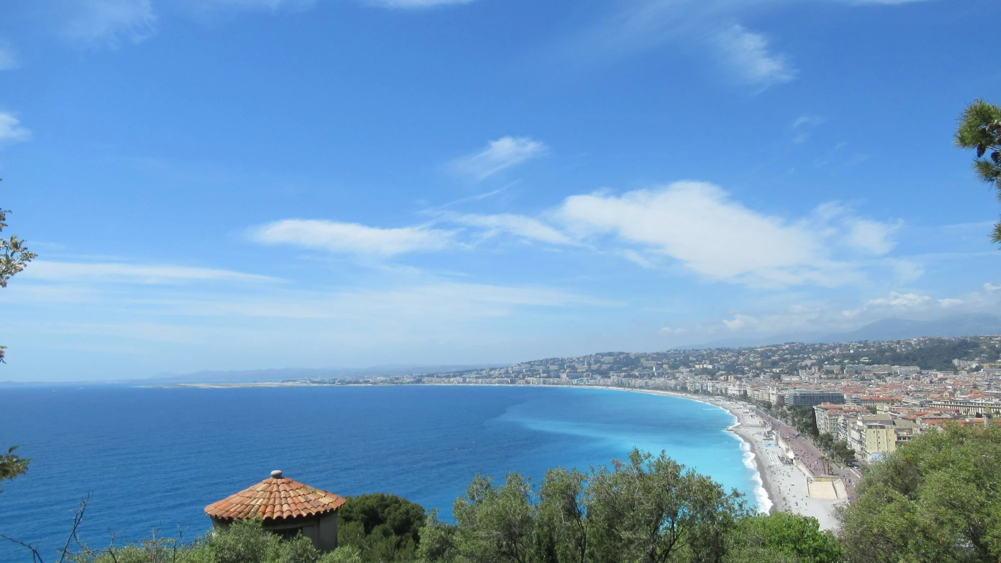 Accompagnement des entreprises Baie de Nice et promenade des Anglais vues depuis les hauteurs
