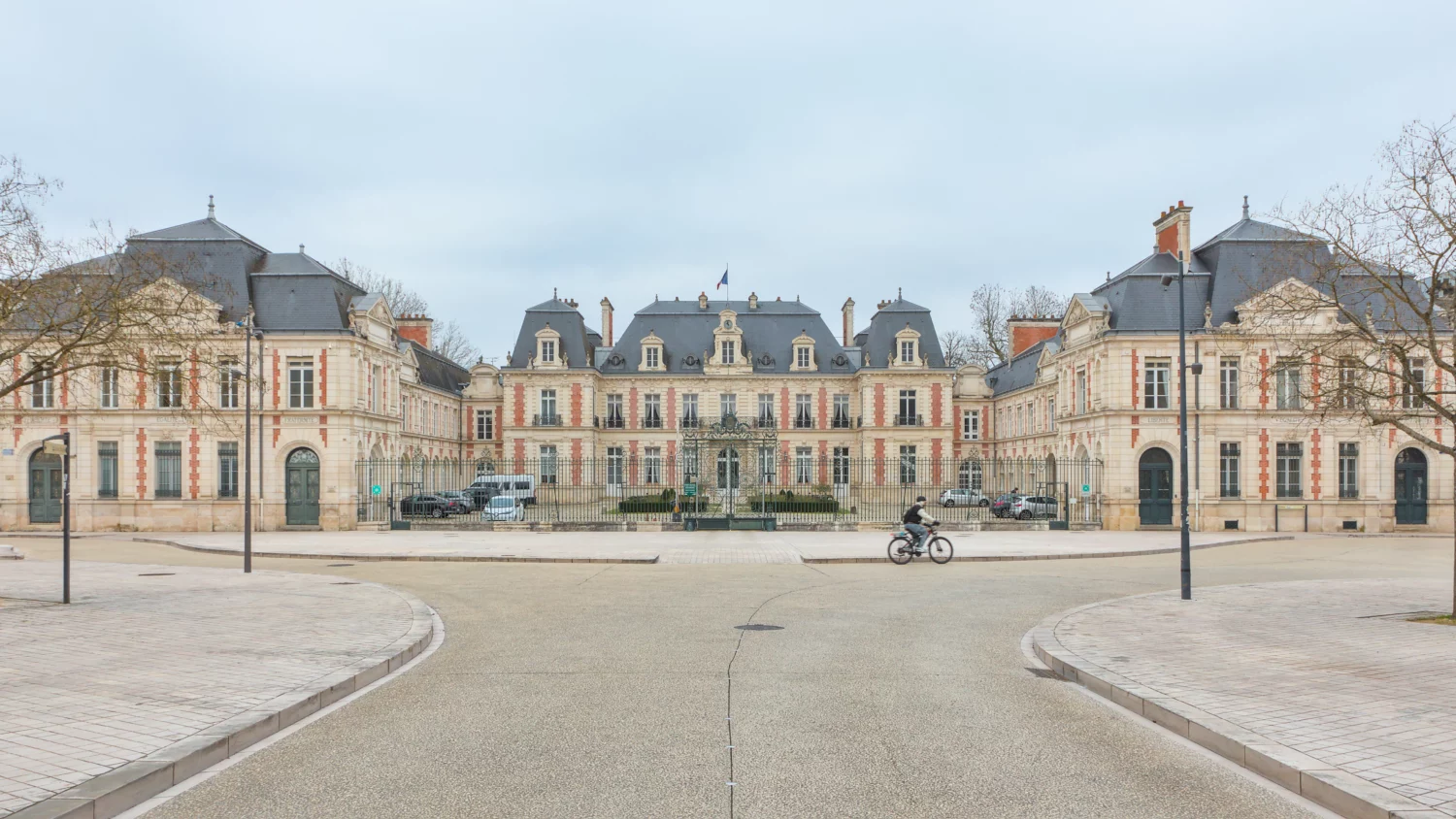 Création et suivi de sites internet Bâtiment de la préfecture de la Vienne à Poitiers