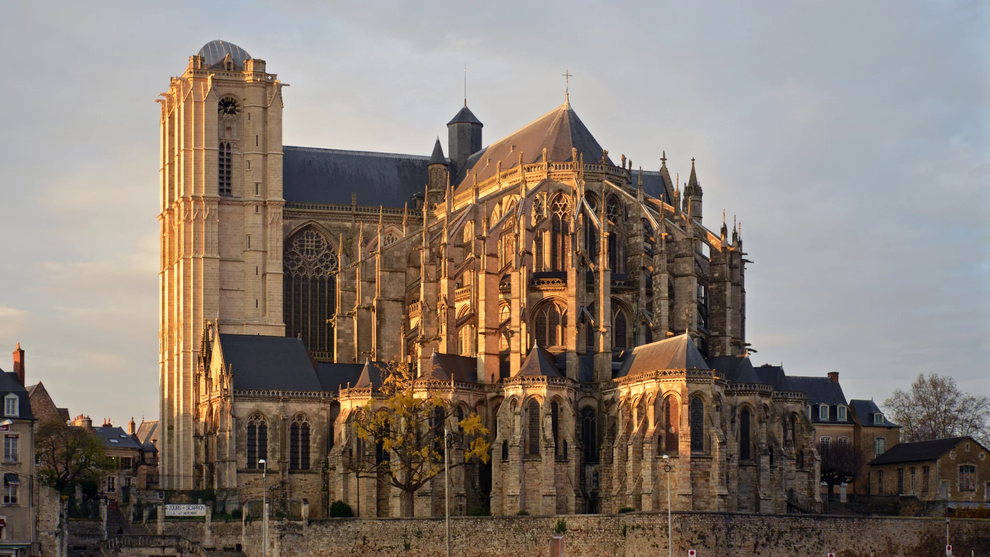 Accompagnement des entreprises Cathédrale Saint-Julien au Mans, dans la Sarthe